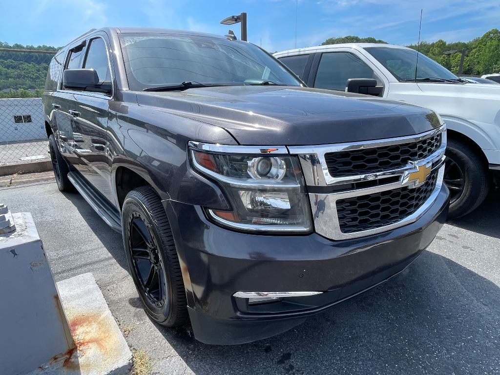2017 Chevrolet Suburban image 1