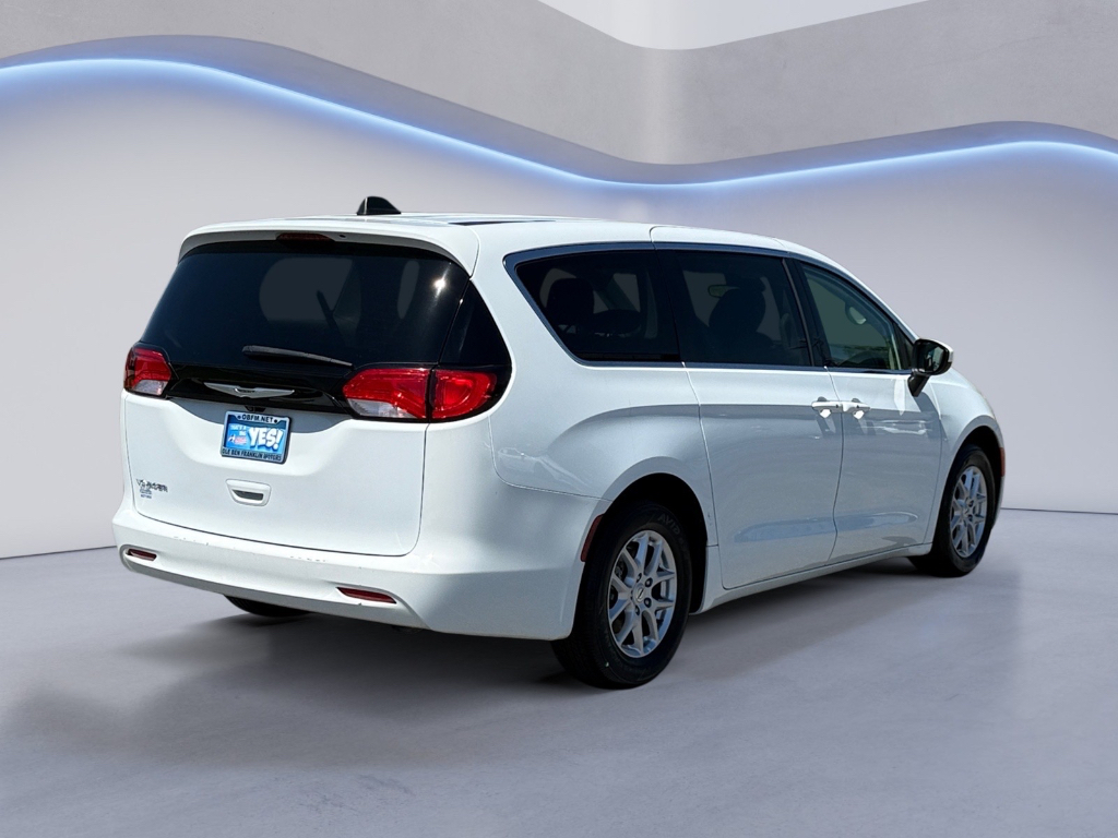 2023 Chrysler Voyager