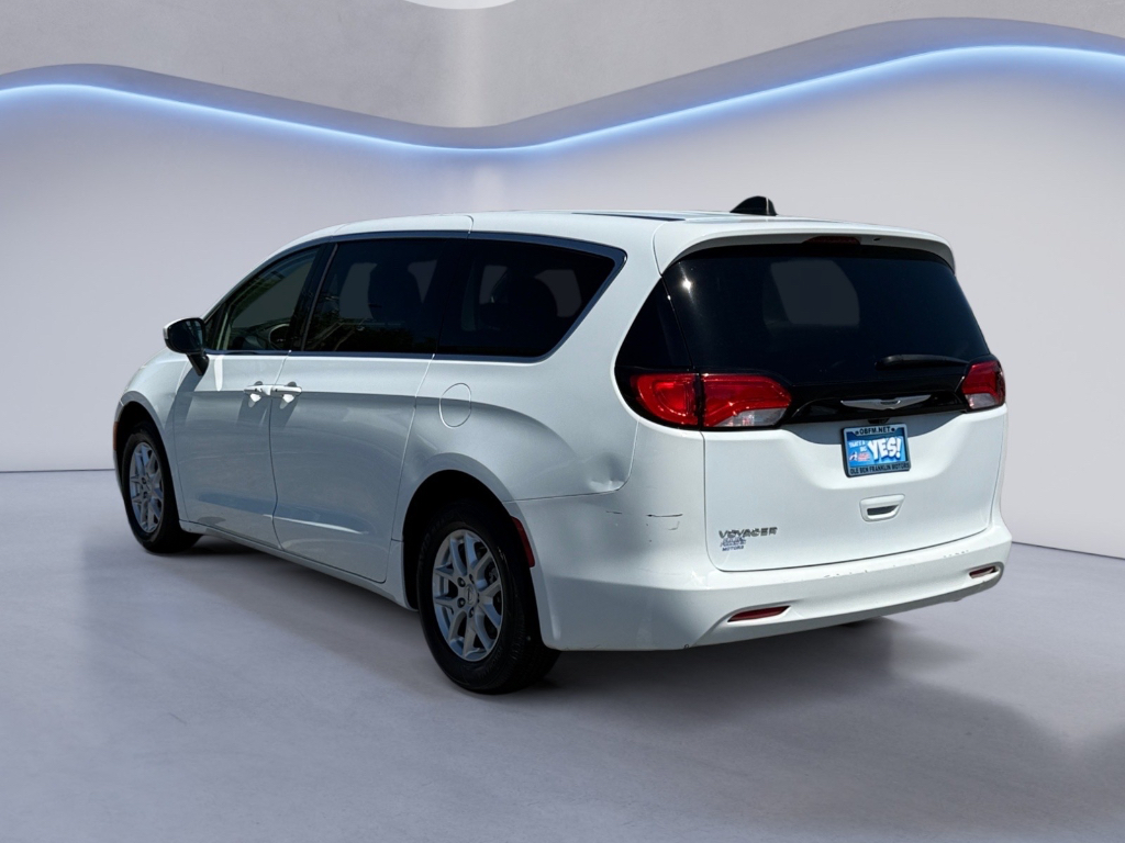 2023 Chrysler Voyager