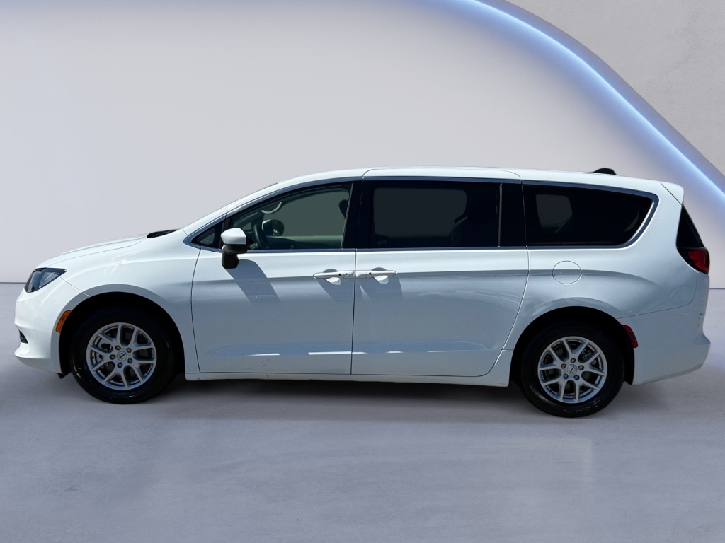 2023 Chrysler Voyager