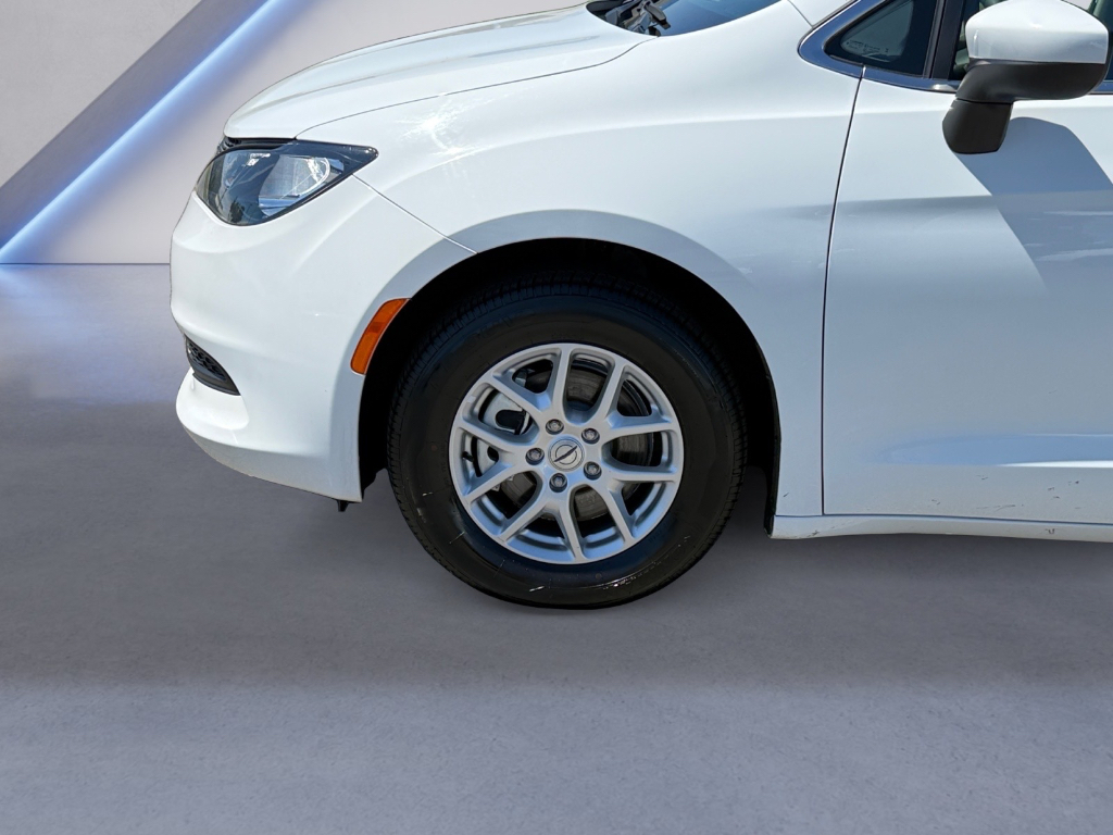 2023 Chrysler Voyager