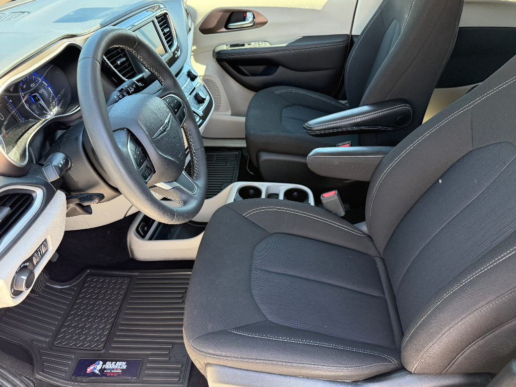 2023 Chrysler Voyager