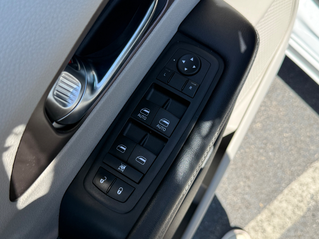 2023 Chrysler Voyager