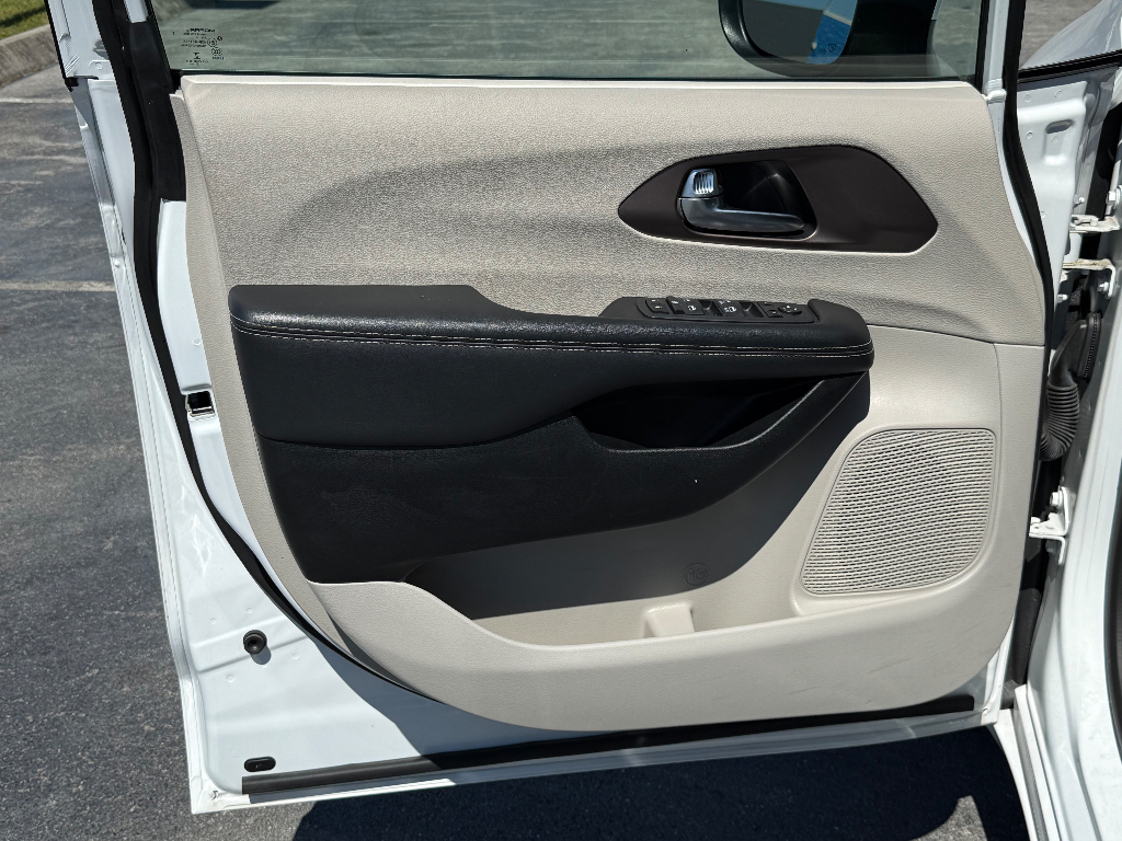 2023 Chrysler Voyager