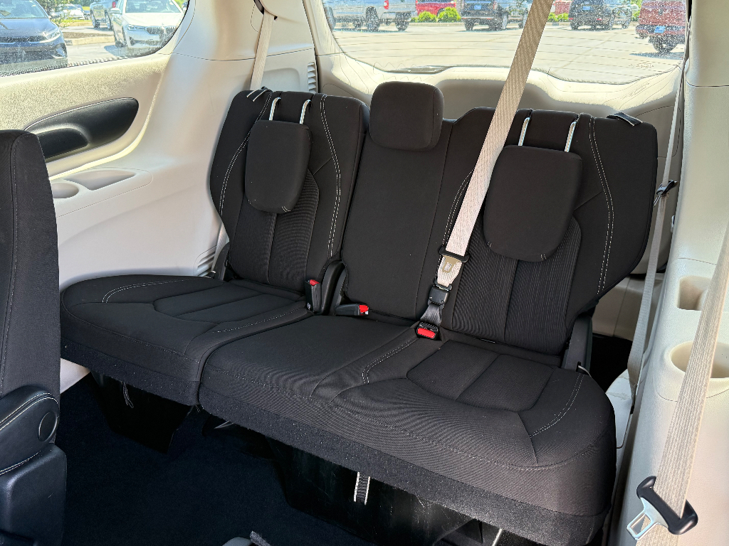 2023 Chrysler Voyager