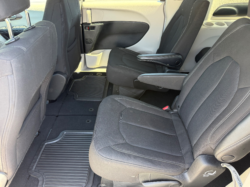 2023 Chrysler Voyager