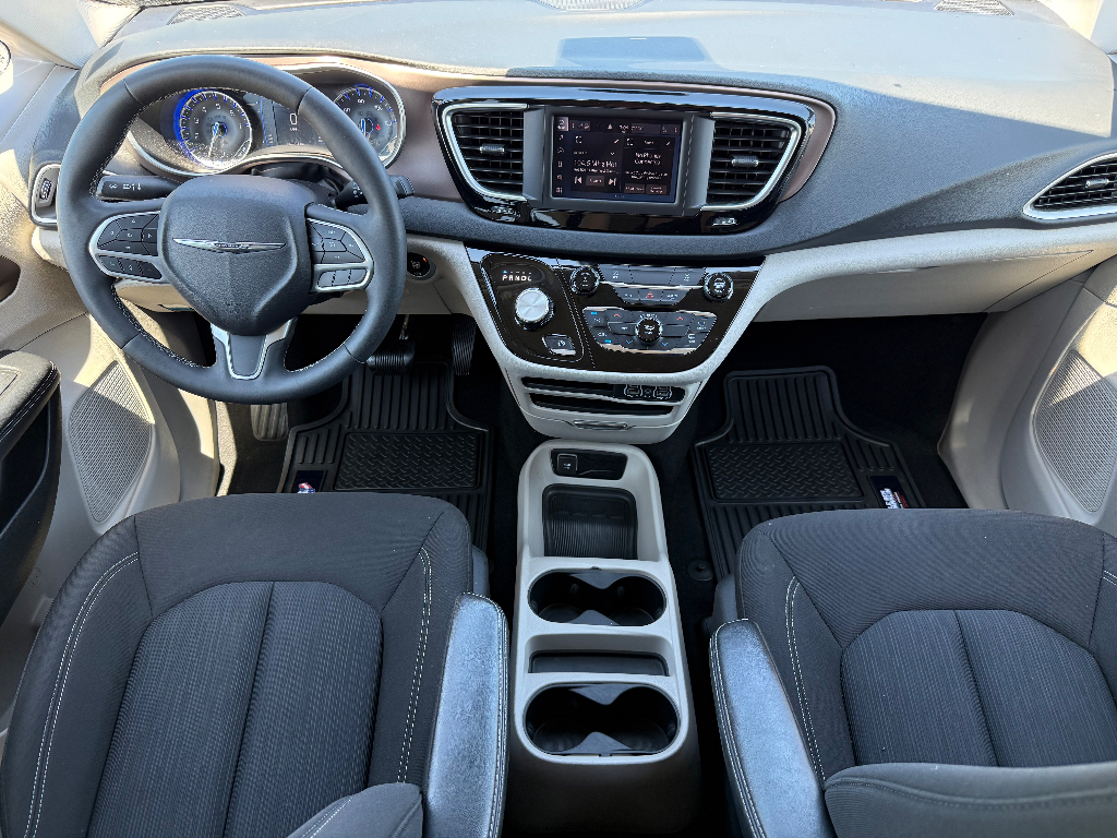 2023 Chrysler Voyager