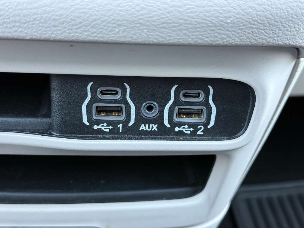 2023 Chrysler Voyager