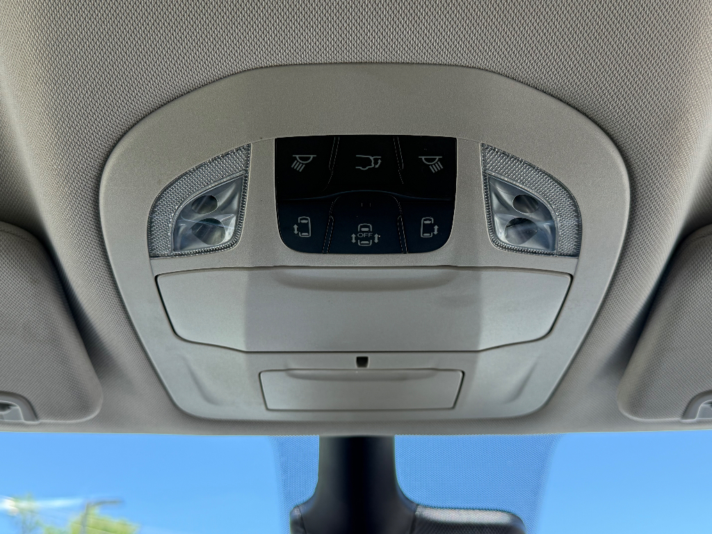 2023 Chrysler Voyager