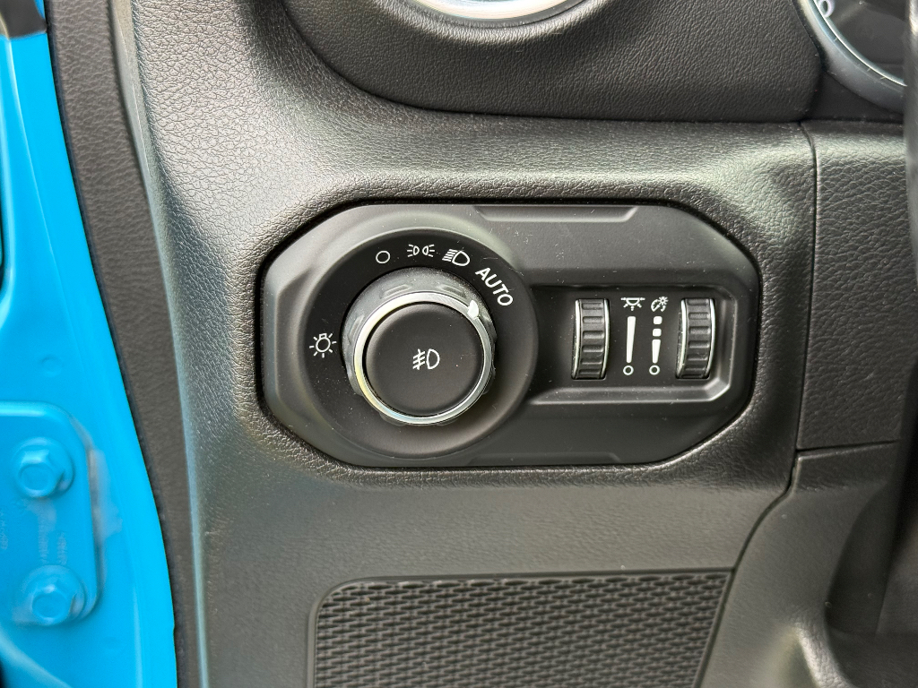 2021 Jeep Wrangler image 32