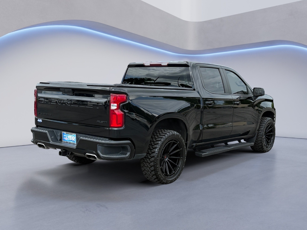 2021 Chevrolet Silverado image 3
