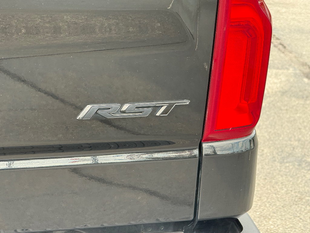 2021 Chevrolet Silverado image 12