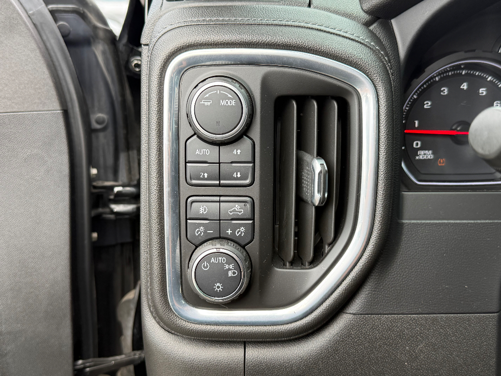 2021 Chevrolet Silverado image 30