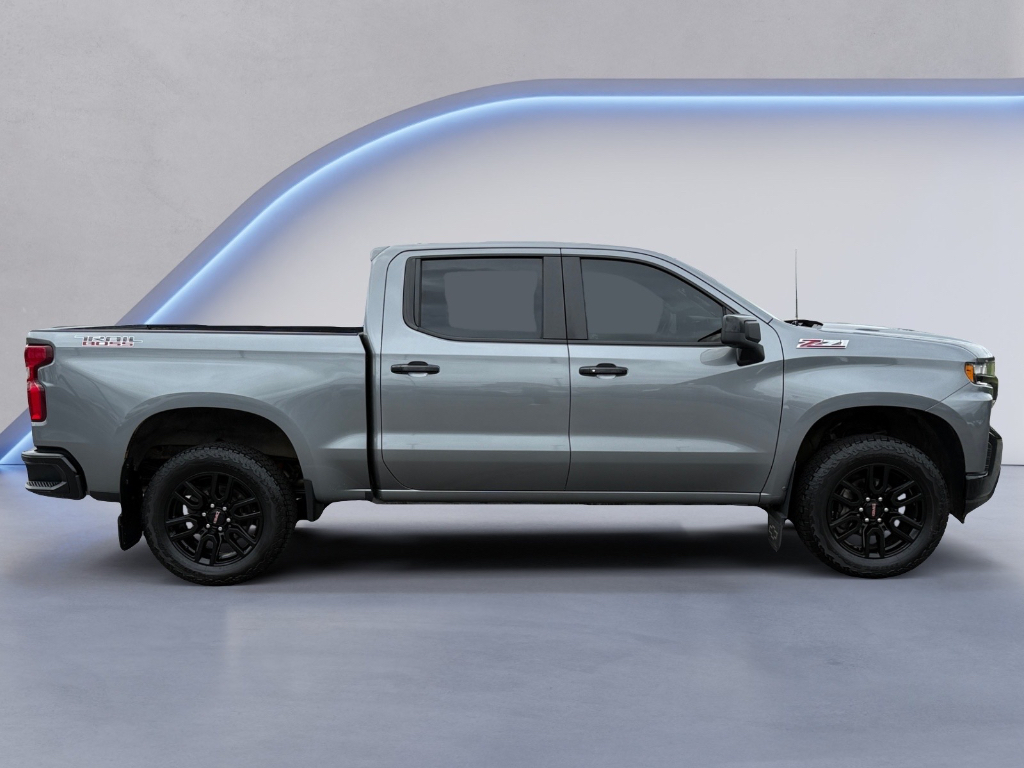 2021 Chevrolet Silverado image 2