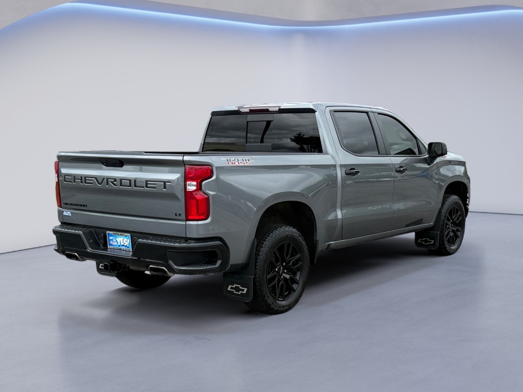 2021 Chevrolet Silverado image 3