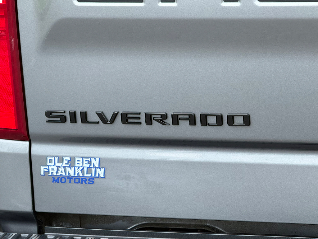 2021 Chevrolet Silverado image 15