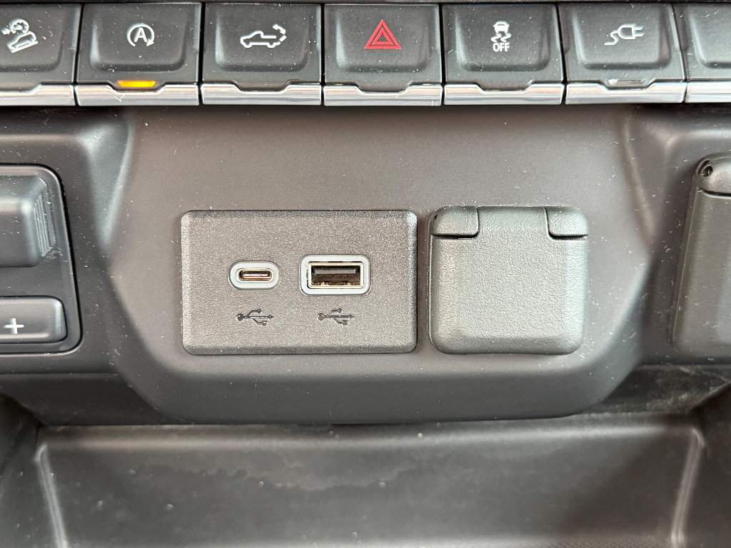 2021 Chevrolet Silverado image 30