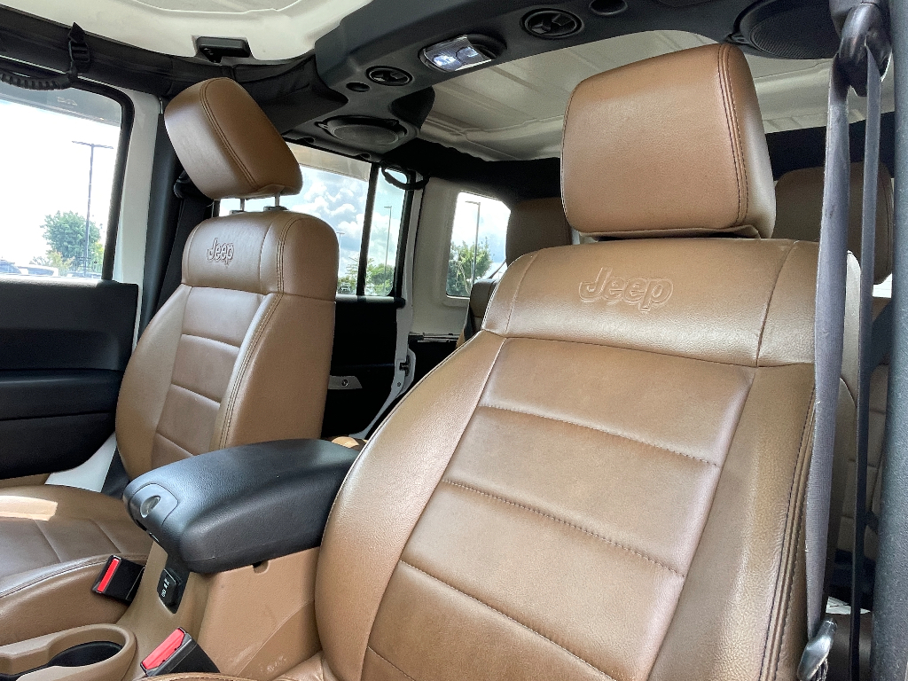 2012 Jeep Wrangler image 10