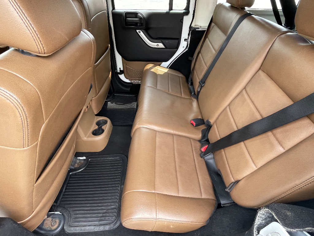 2012 Jeep Wrangler image 12