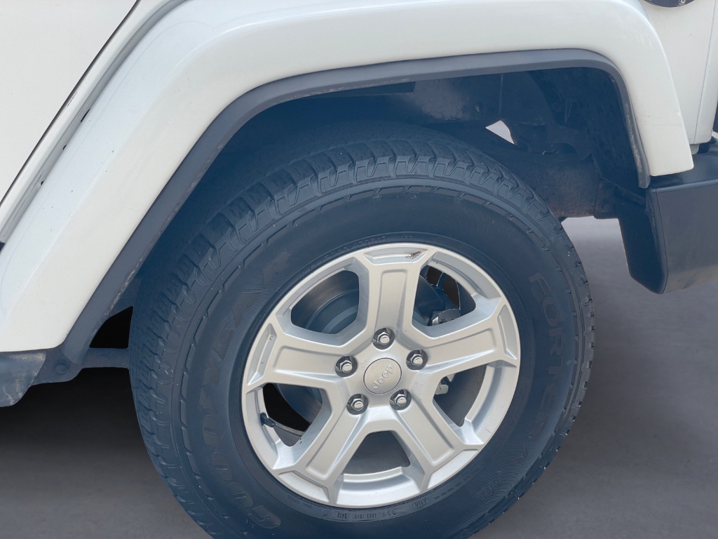 2012 Jeep Wrangler image 26