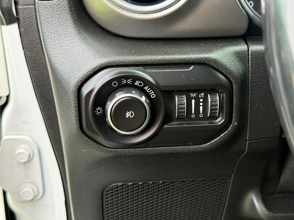 2020 Jeep Wrangler image 31
