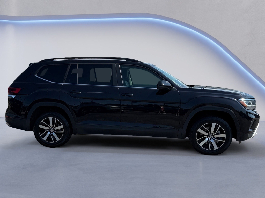 2023 Volkswagen Atlas image 2