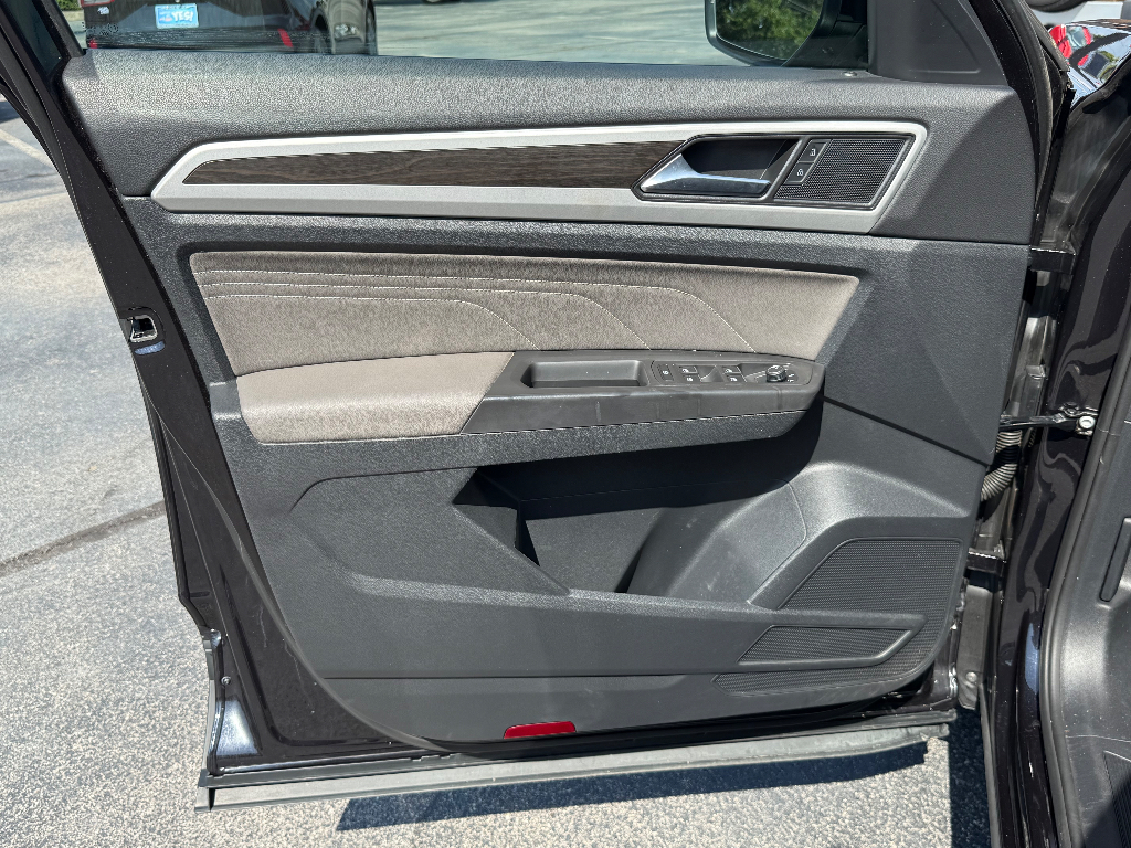 2023 Volkswagen Atlas image 13
