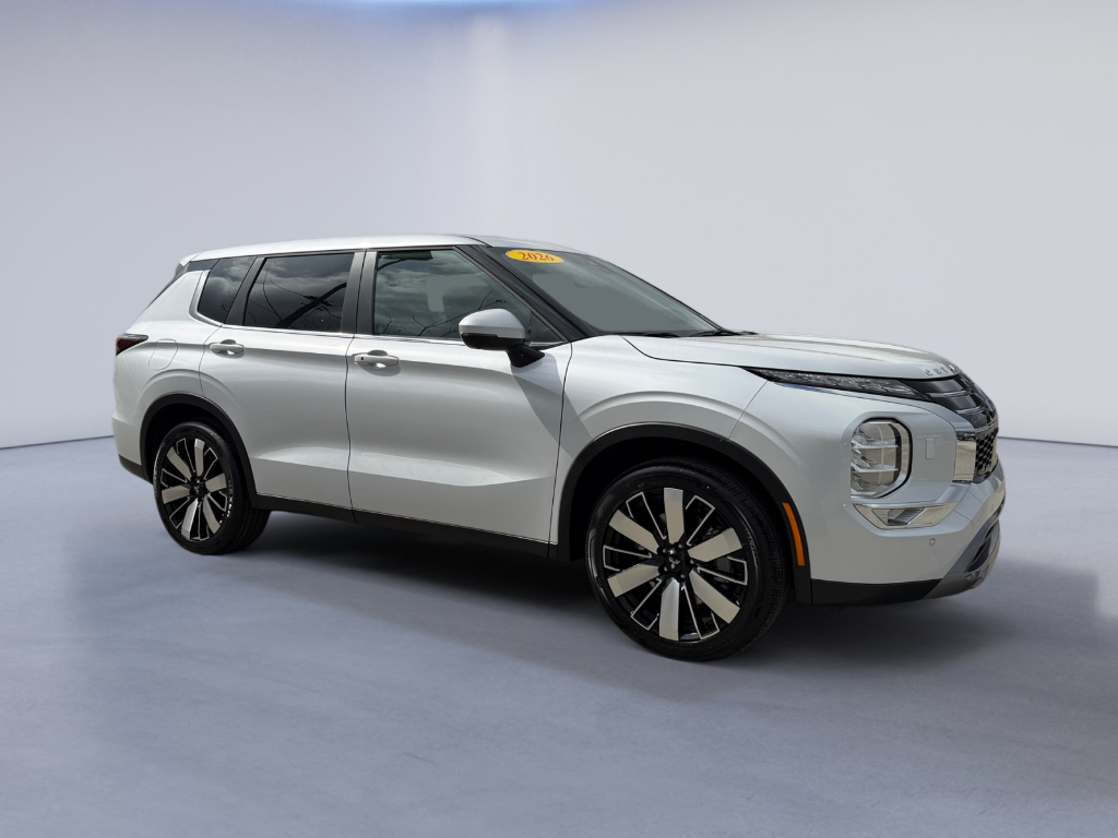 2026 Mitsubishi Outlander image 1