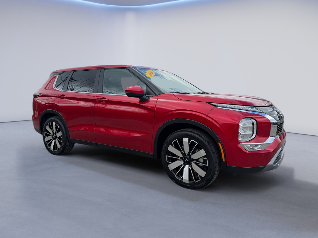 2026 Mitsubishi Outlander image 1