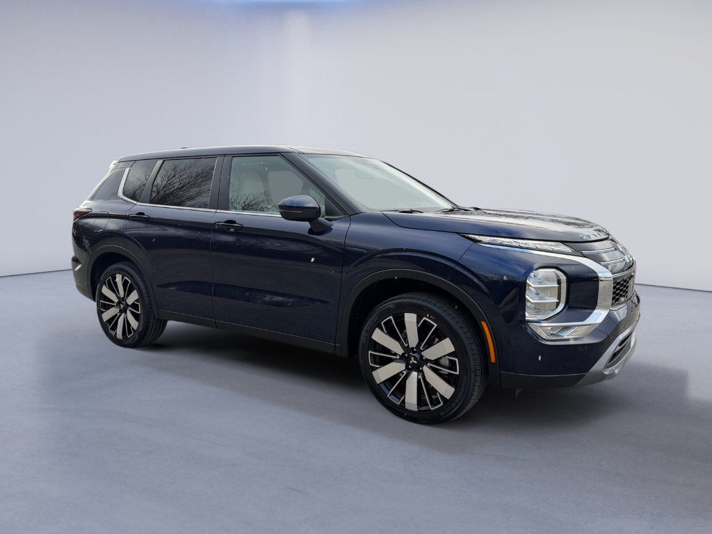 2026 Mitsubishi Outlander image 1
