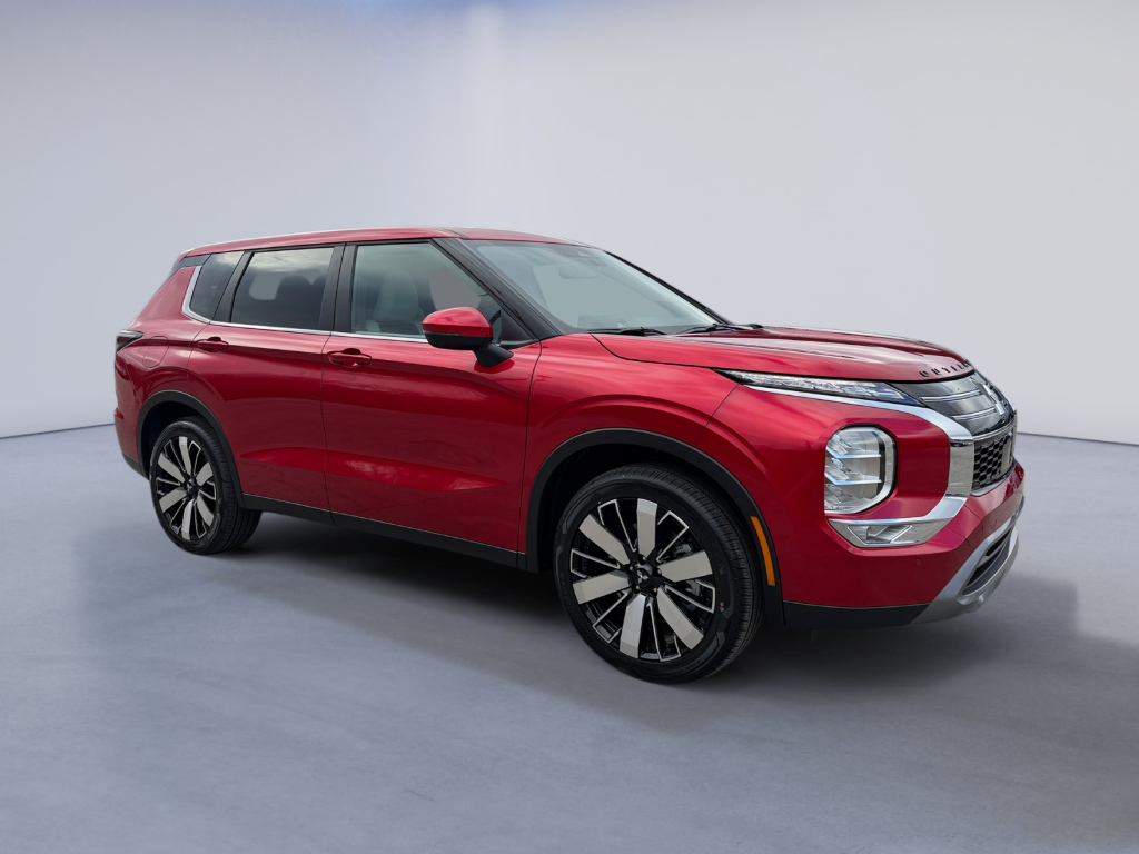 2026 Mitsubishi Outlander image 1