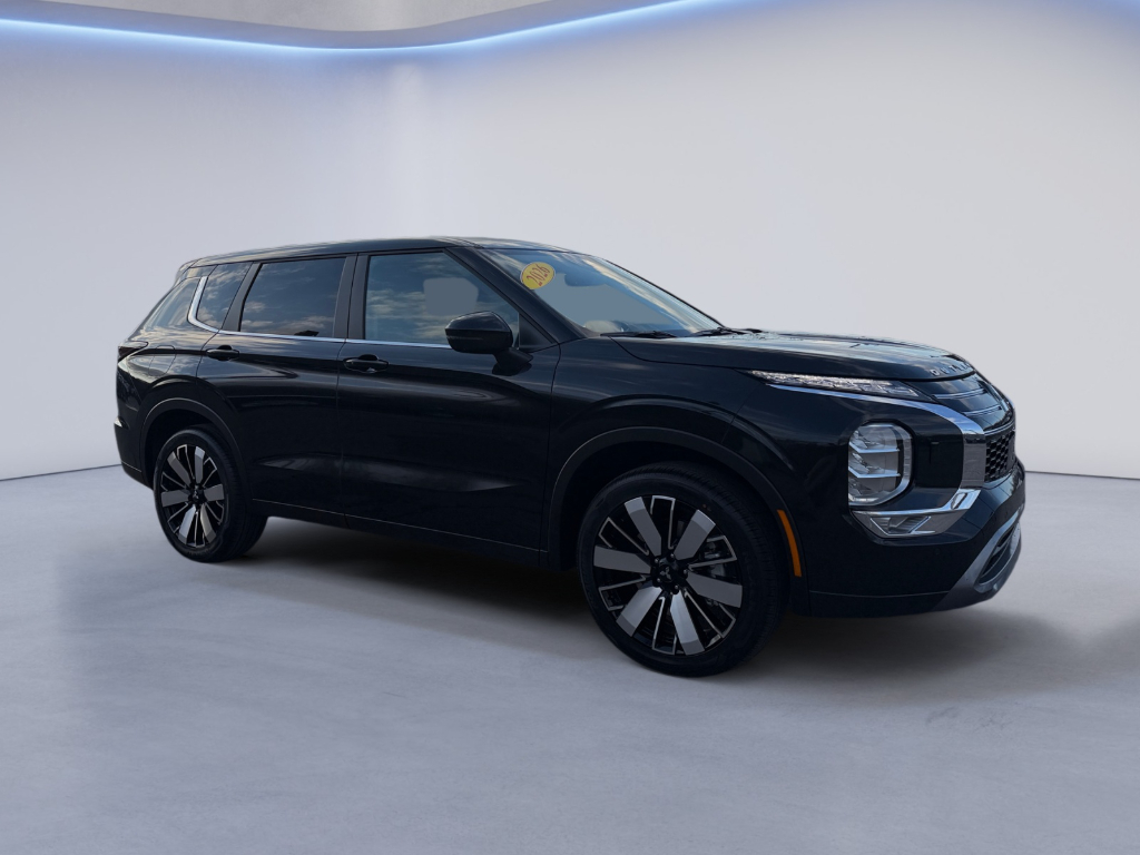 2026 Mitsubishi Outlander image 1
