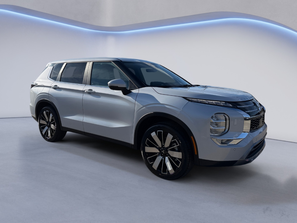 2026 Mitsubishi Outlander image 1