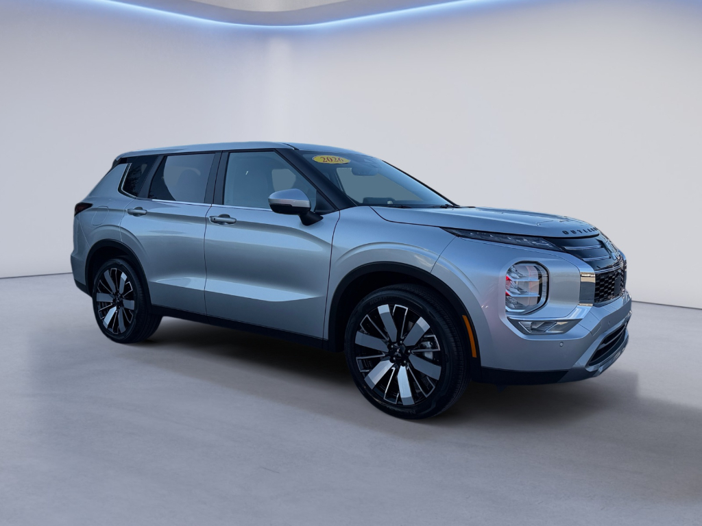 2026 Mitsubishi Outlander image 1