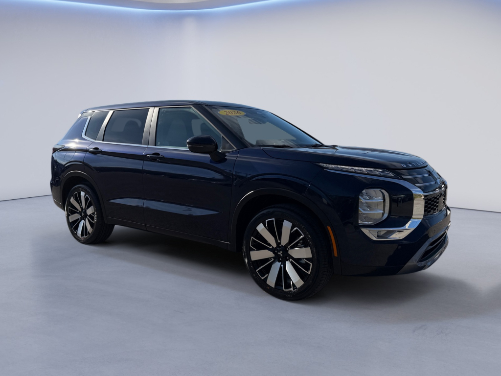 2026 Mitsubishi Outlander image 1