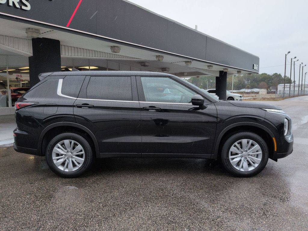 2026 Mitsubishi Outlander ES - 7