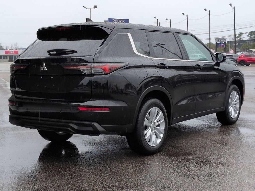 2026 Mitsubishi Outlander ES - 8