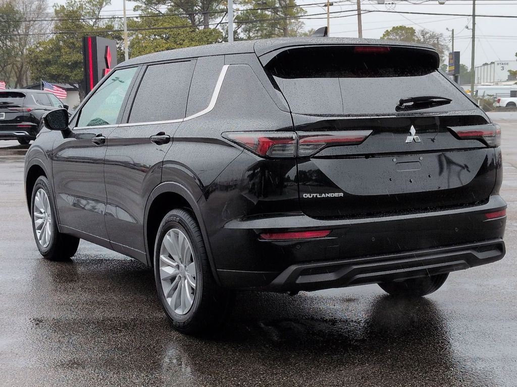 2026 Mitsubishi Outlander ES - 10
