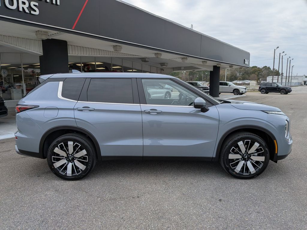 2026 Mitsubishi Outlander SE - 1