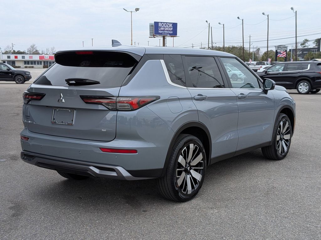 2026 Mitsubishi Outlander SE - 2