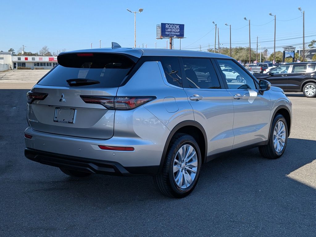 2026 Mitsubishi Outlander ES - 2