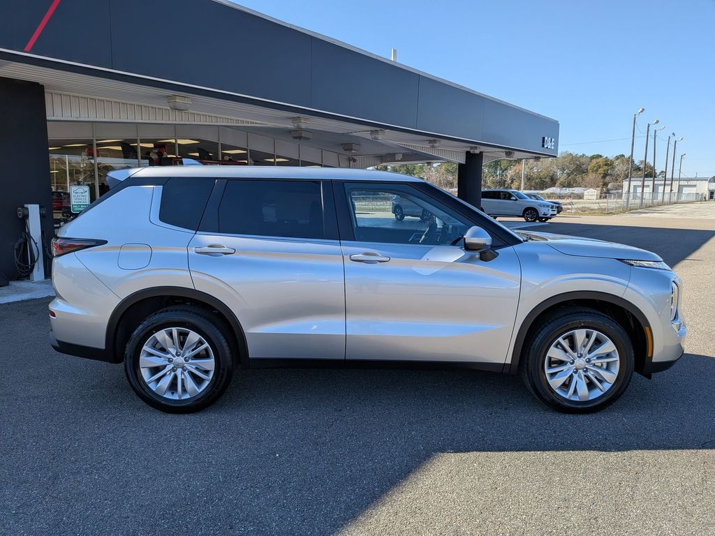 2026 Mitsubishi Outlander ES - 1