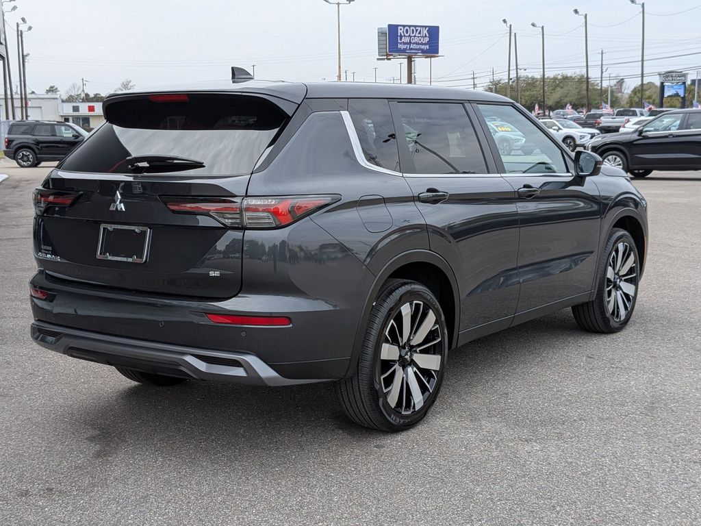 2026 Mitsubishi Outlander SE - 2
