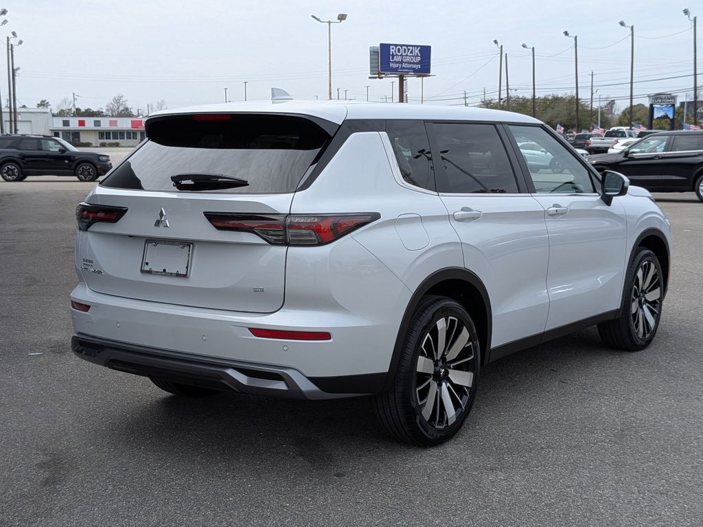 2026 Mitsubishi Outlander SE - 2