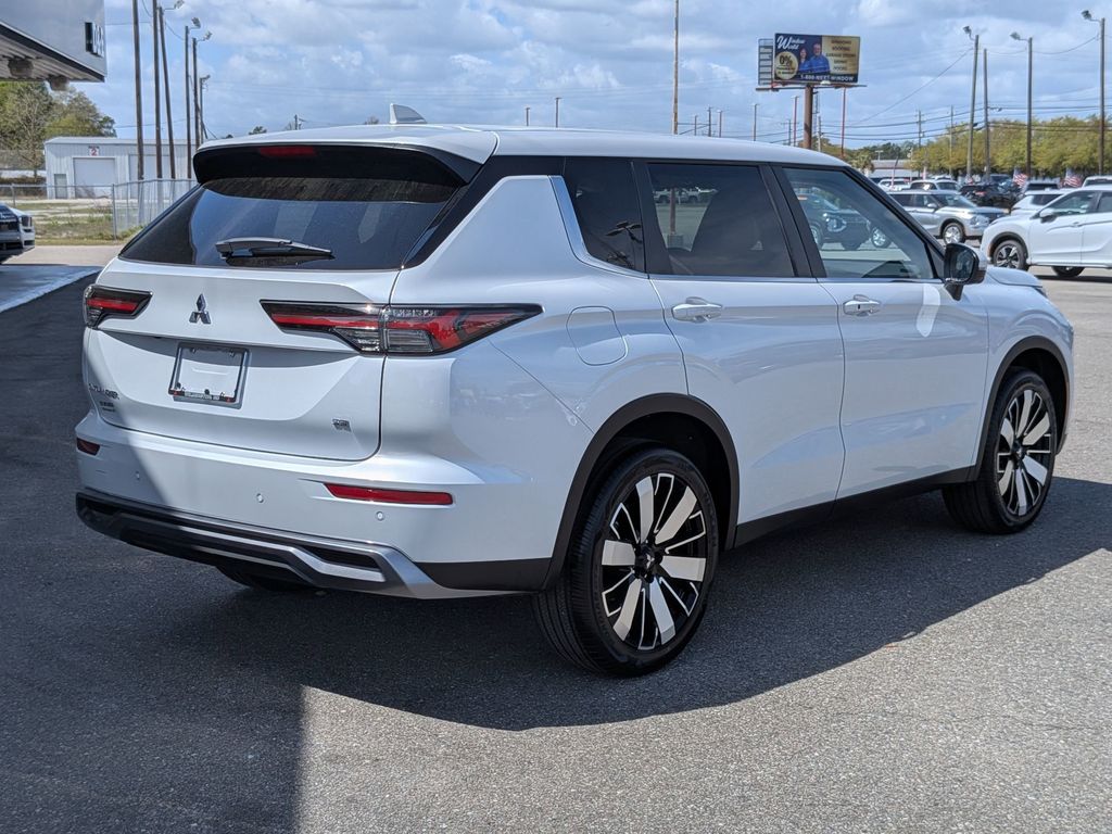2026 Mitsubishi Outlander SE - 2