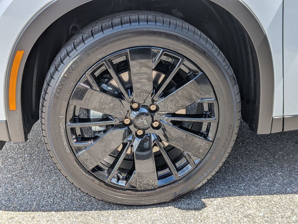 2026 Mitsubishi Outlander LE White Diamond at D&E Mitsubishi