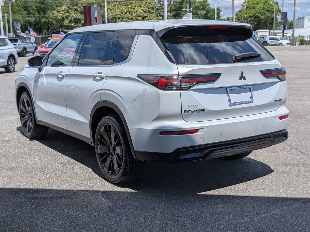 2026 Mitsubishi Outlander LE White Diamond at D&E Mitsubishi