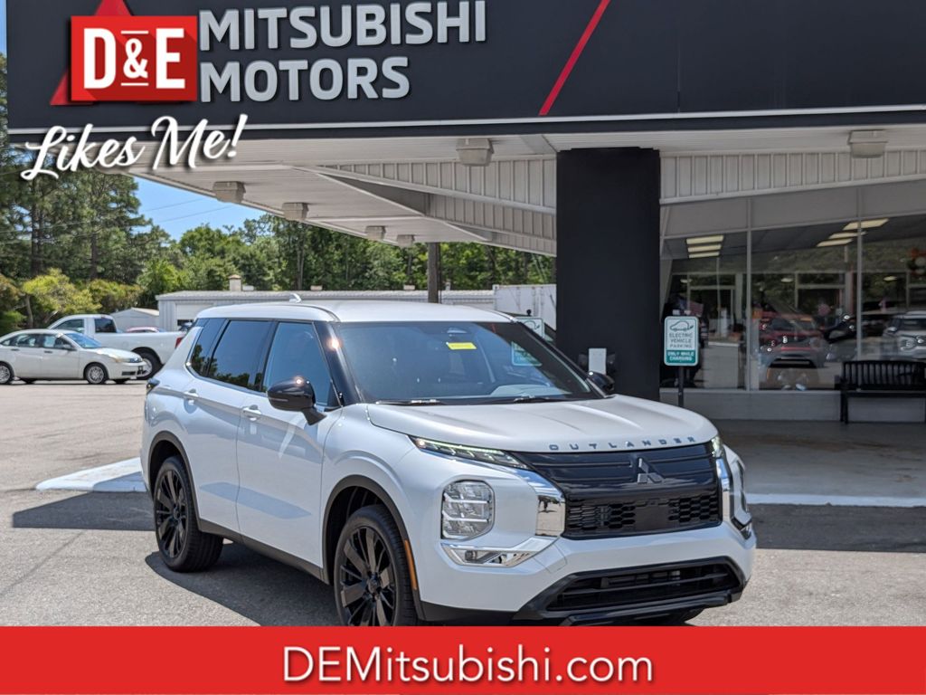 2026 Mitsubishi Outlander LE White Diamond at D&E Mitsubishi
