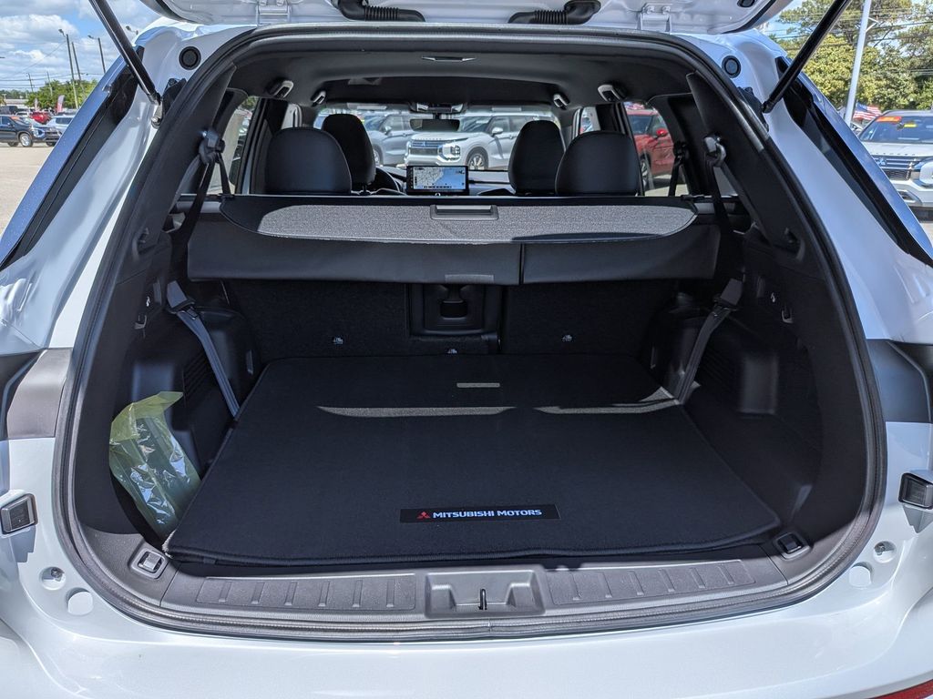 2026 Mitsubishi Outlander LE White Diamond at D&E Mitsubishi