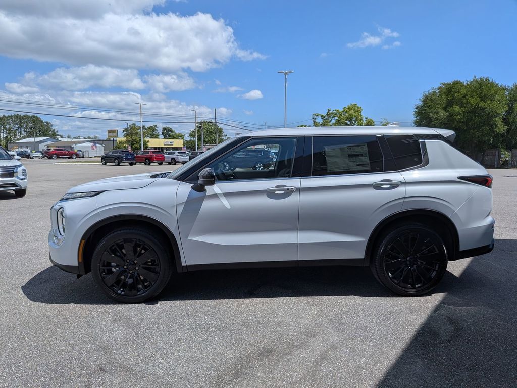 2026 Mitsubishi Outlander LE White Diamond at D&E Mitsubishi